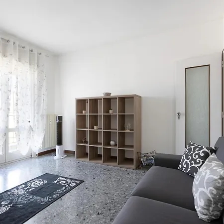 The Black Swan Apartman *